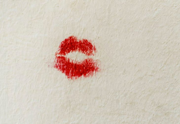 Kiss by Etienne Giaradet Unsplash
